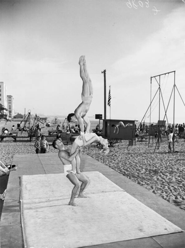 Muscle Beach, 1953 | Los Angeles Examiner Negatives Collection, 1950-1961/University of Southern California. Libraries