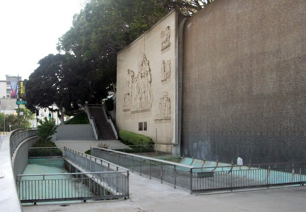 Fort Moore Memorial today, with dry fountain | Photo by Hadley Meares