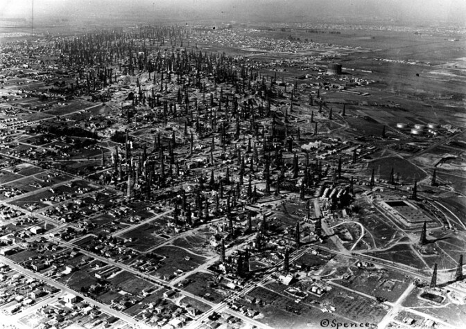 Aerial view of Signal Hill and its artificial forest. Courtesy of the Herald-Examiner Collection - Los Angeles Public Library.