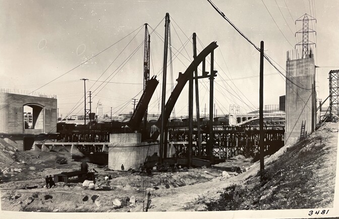 The erection of viaduct's steel spans photographed on October 29, 1931.