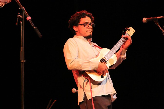 Cesar Castro performing at the Aratani Theatre | Erick Iñiguez