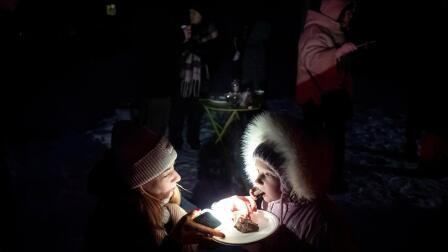 Ukrainians face winter without heat after Russian attacks