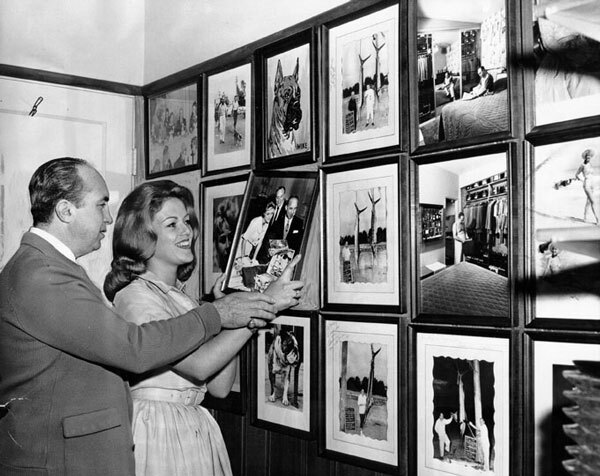Cohen with his fiancee, Claretta 'Sandy' Hagen, in their Van Nuys House in 1962. Courtesy of the Herald-Examiner Collection, Los Angeles Public Library.