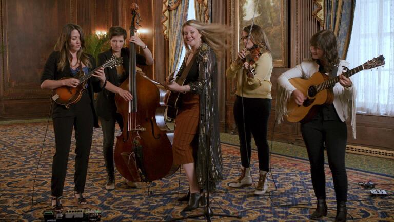 Della Mae Band Plays Their Song “Bourbon Hound”