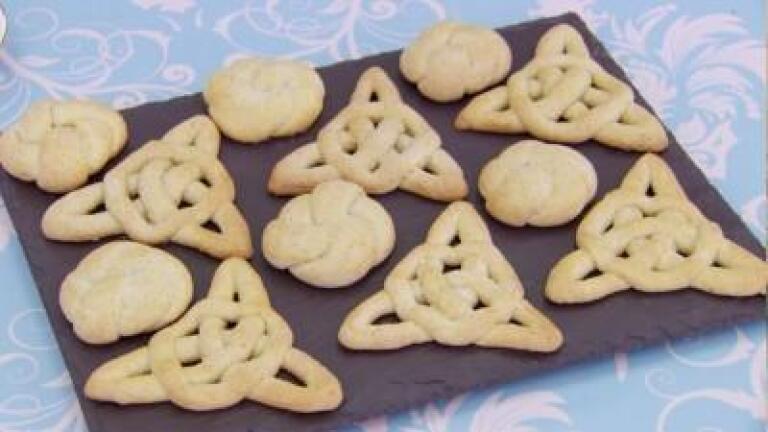 Learn How to Twist Jumble Biscuits