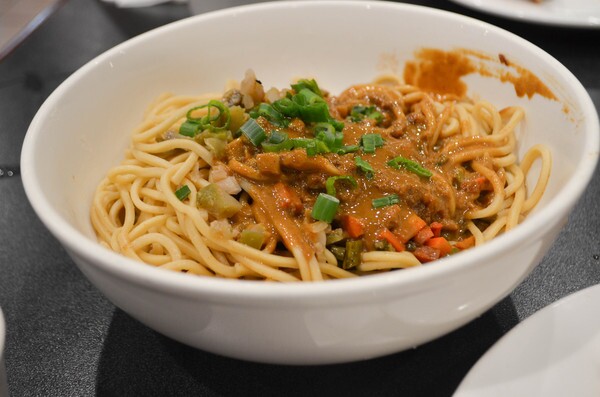Hot dry noodles from Happy Tasty | Photo by Clarissa Wei