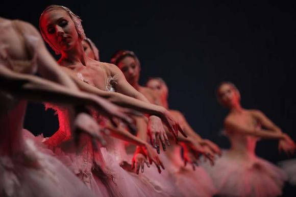 Image from Black Swan from Matthew Libatique .jpg