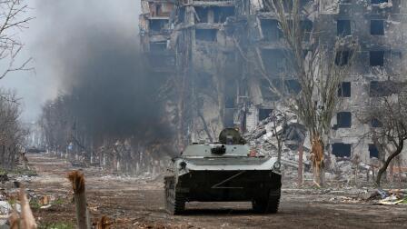 Russian forces enter Mariupol as Ukrainians ready for attack