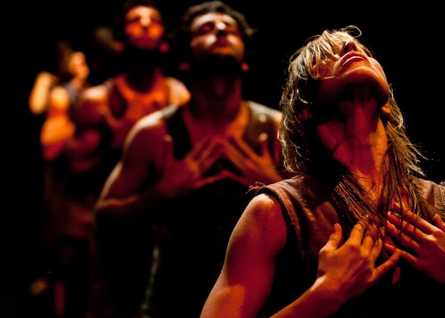 Theatre dybbuk, "Cave"