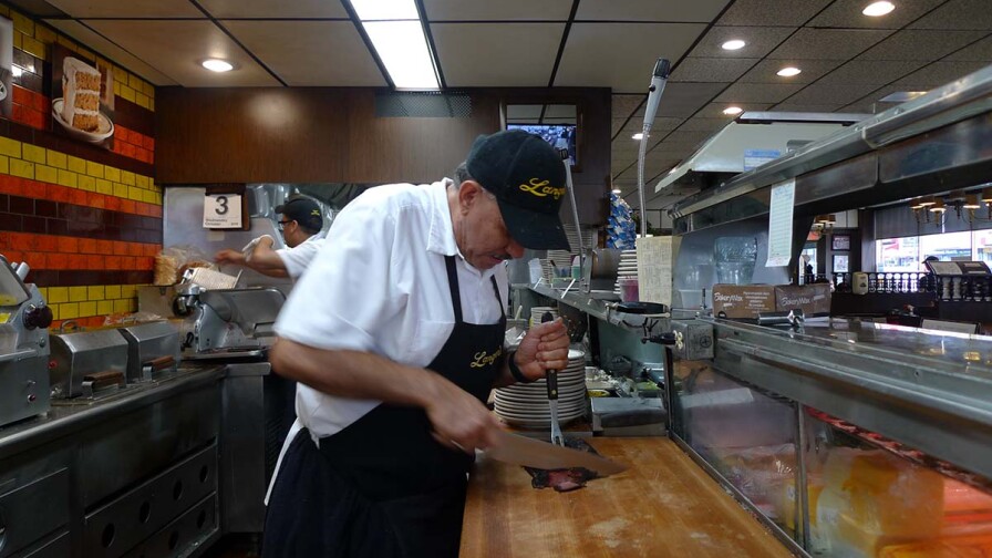 Jaime Castañeda behind the Langer's counter | Julie Wolfson MKs3