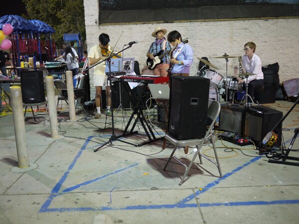 Bitter Party: Wendy Hsu (voice, keyboard, guitar, electronics), Carey Sargent (drums, guitar), Linda Wei (bass), Lam Nathan Vuong (viola, voice) | Photo: George Villanueva