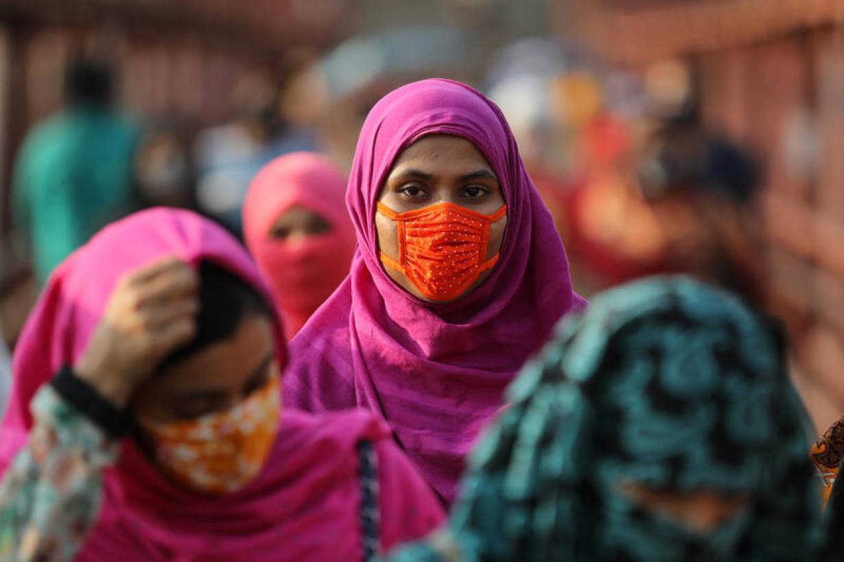 A garment worker wearing a protective mask returns from a workplace as factories reopened after the government has eased the restrictions amid concerns over the coronavirus disease (COVID-19) outbreak in Dhaka, Bangladesh, May 4, 2020. |REUTERS/Mohammad P