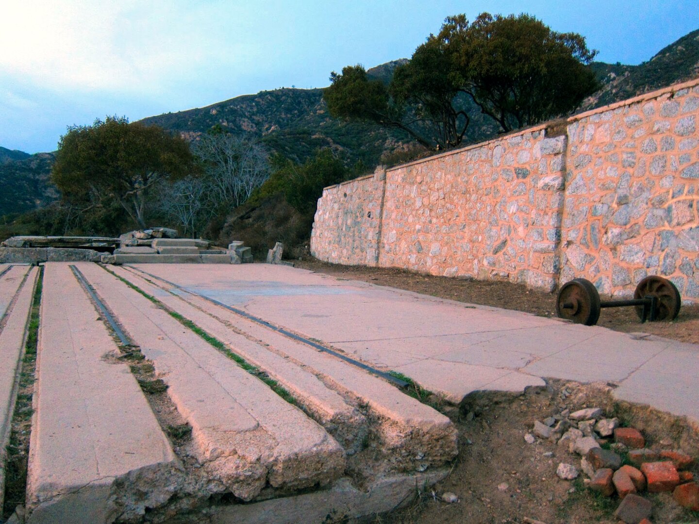 echo mountain ruins