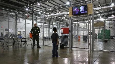 Teachers gather in Texas to protest child detentions