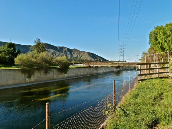 West along the Los Angeles River the bank is a vertical drop.