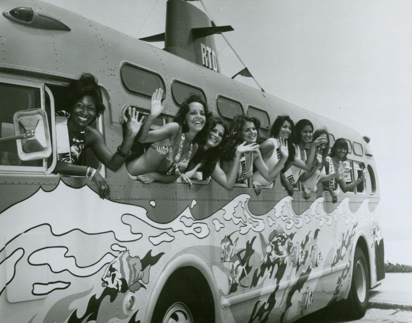 street_fleet_beach_bus_circa_1974.jpg