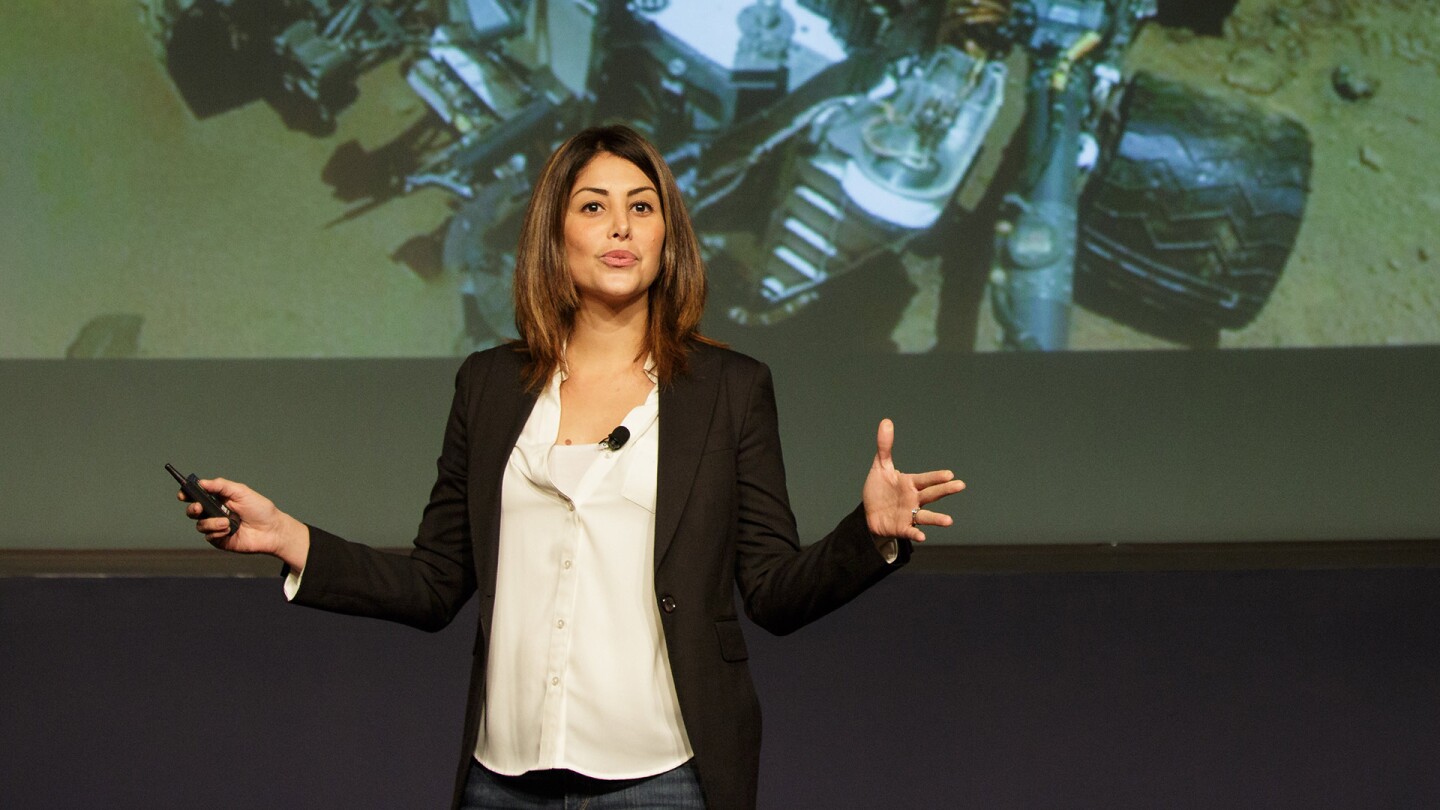 Diana Trujillo speaks during the Aspira con NASA/Aspire with NASA Hispanic Heritage Month event on Tuesday, Oct. 4, 2016 at NASA Headquarters in Washington | Flickr/NASA HQ PHOTO/Creative Commons (CC BY-NC-ND 2.0)
