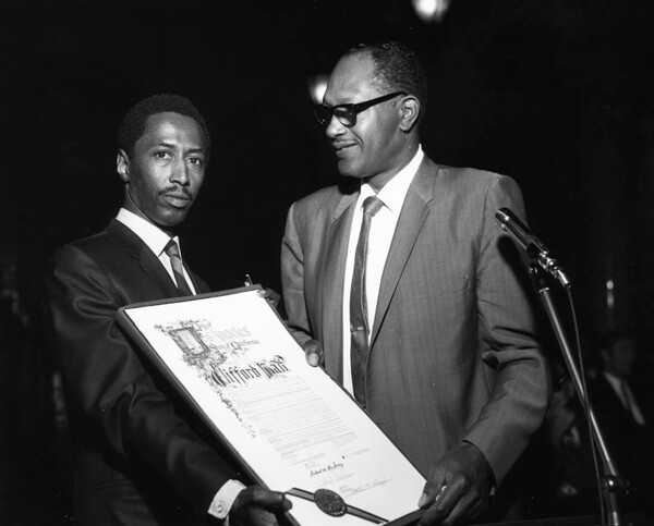 Leimert Park resident and then councilmember Tom Bradley presents an award to Los Angeles Sentinel photographer Clifford Hall. 1968 | Image: Courtesy of Los Angeles Public Library