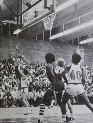 Dwayne Sims waiting for the rebound, in 1978 | Photograph by Douglas McCulloh