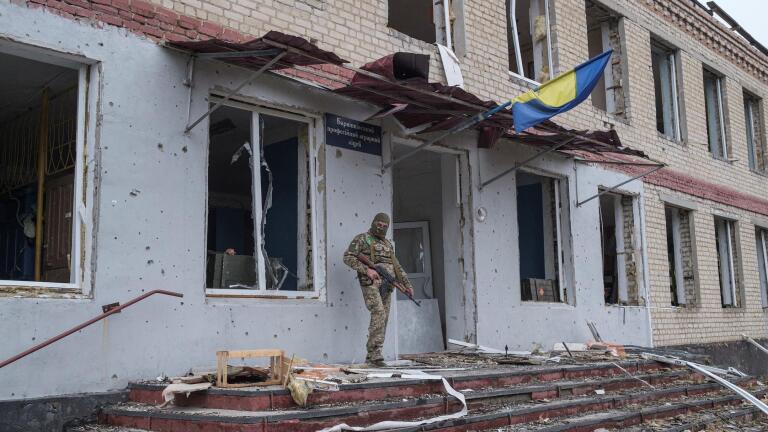 Resilient Ukrainians maintain resistance against Russia