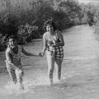 Women playing in the RÃo Hondo | Photo: La Historia Historical Society Museum
