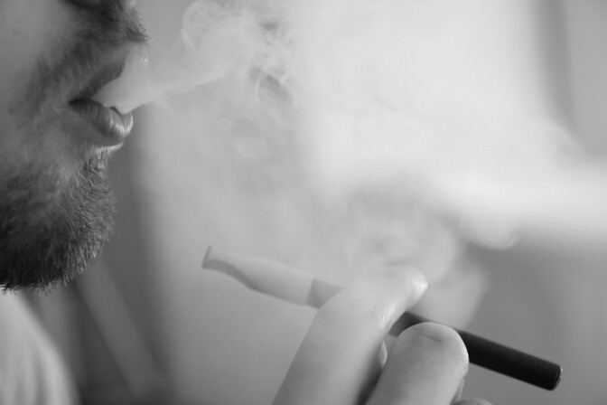 Setting the stage for the biggest fight over electronic cigarettes yet, Sen. Mark Leno (D-San Francisco) wants to ban vaping anywhere that smoking tobacco is outlawed.