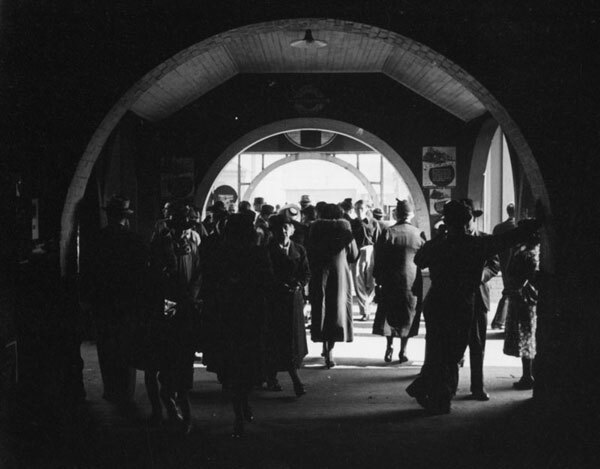 La Grande Station's open-air concourse doubled as a waiting area. Circa 1937 photo courtesy of the Herman J. Schultheis Collection, Los Angeles Public Library.