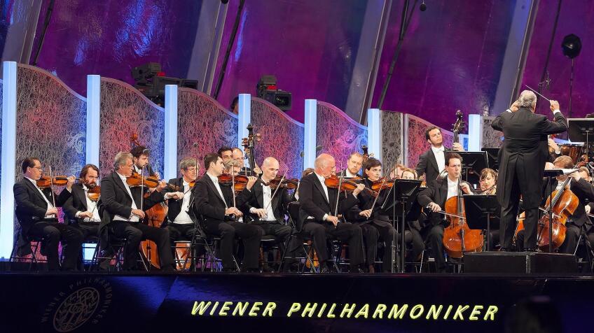 Vienna Philharmonic Summer Night Concert 2016: Full Episode