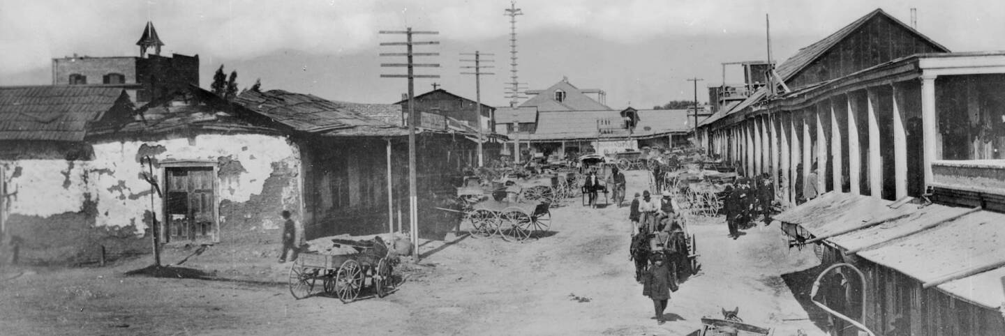 Calle de los Negros, circa 1886 (cropped)