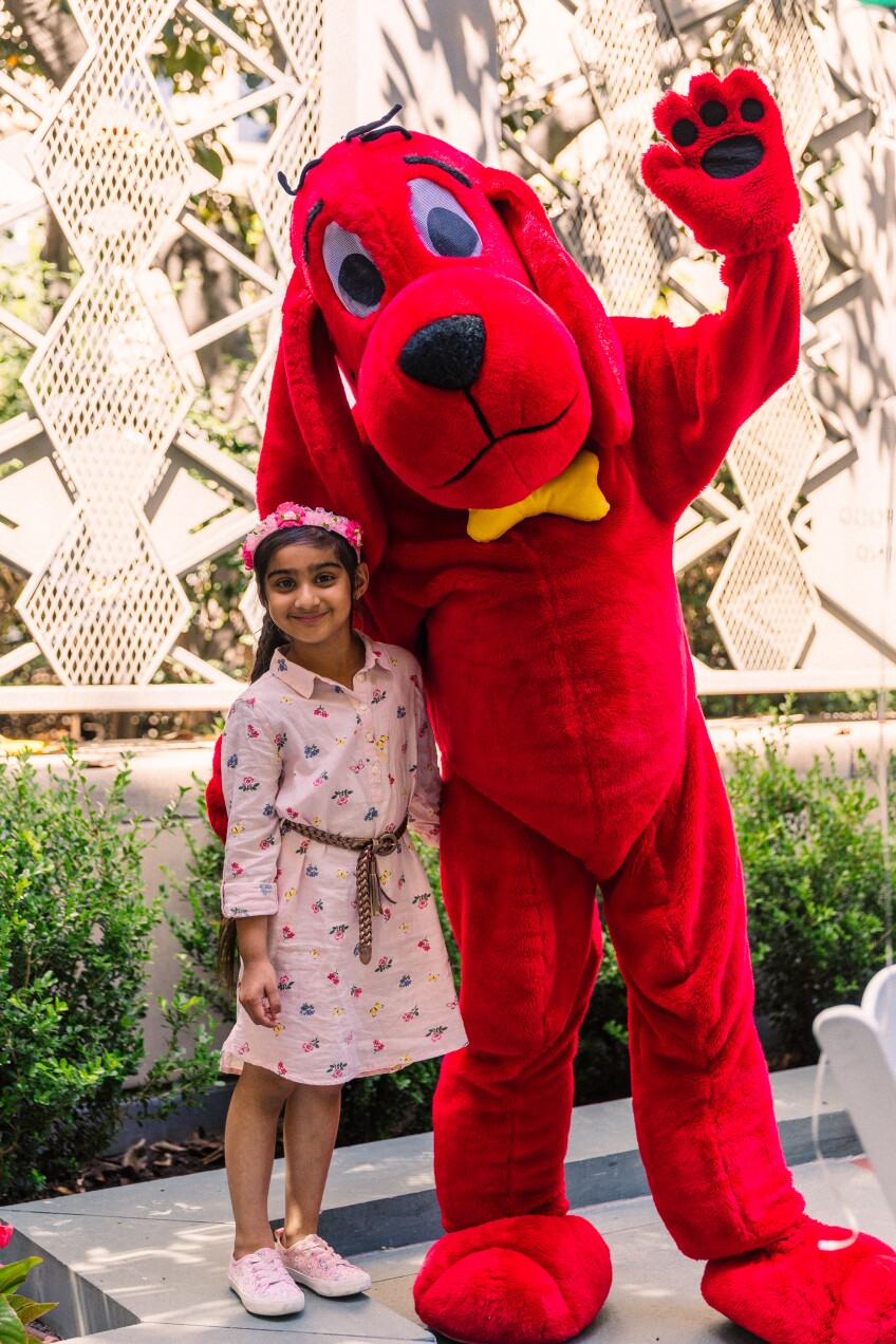 Kindergartener Surveen Singh, who won second place, poses with Clifford the Big Red Dog | Courtesy of Mae Koo Photography