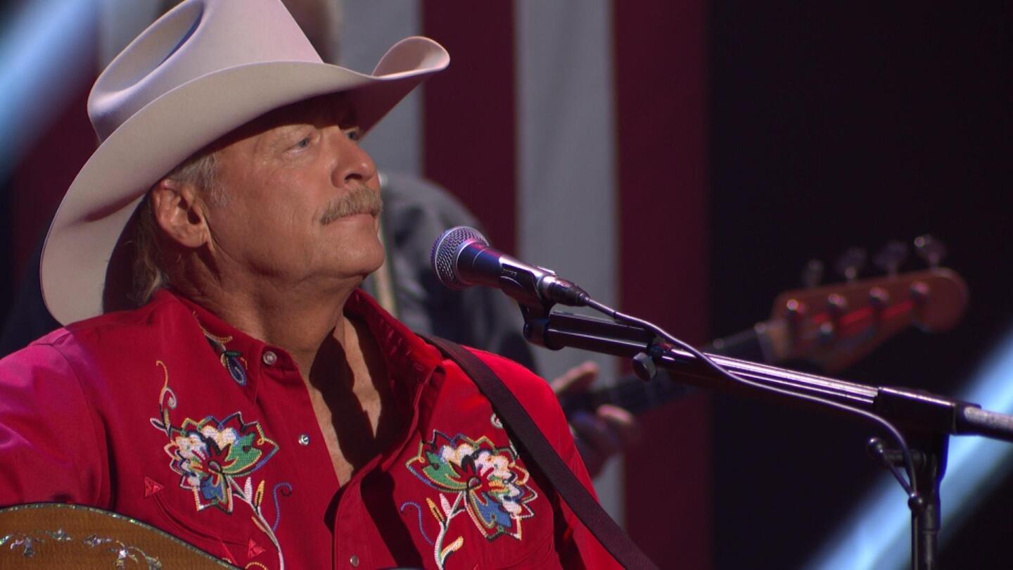 Alan Jackson Performs "America the Beautiful"