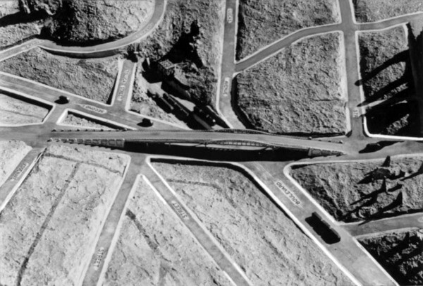 An early and ultimately discarded design for the bridge by Merrill Butler called for steel-truss construction rather than reinforced concrete. 1932 photo of a scale model courtesy of the USC Libraries - Los Angeles Examiner Collection.