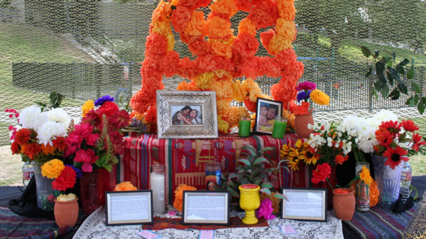 Altar_LorenzaArellano1_web