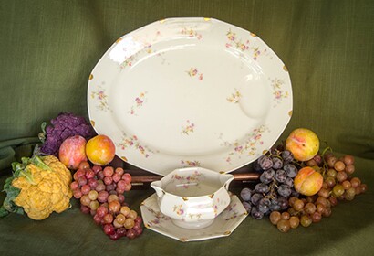 Haviland Limonge china | Elaine with Grey Cats / Flickr / CC BY-SA 2.0