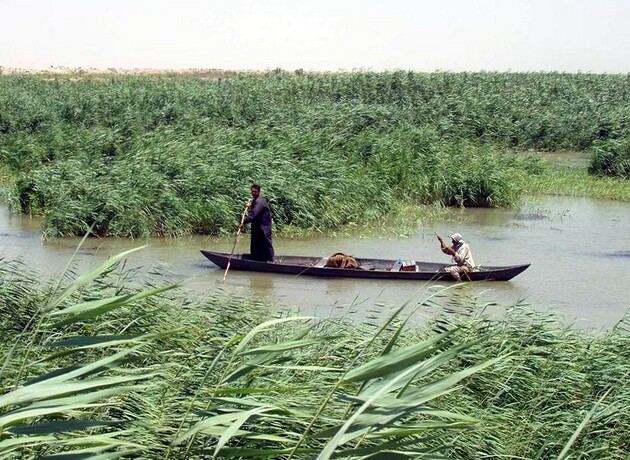 Marsh_Arabs_in_a_mashoof-thumb-630x460-99234