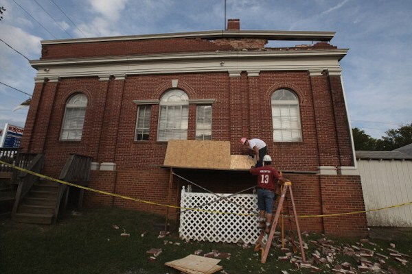 Workers begin repairs on the City Hall building, which is also the local DMV office, after the building was damged by Tuesday's 5.8 earthquake in Mineral, Virginia. (Photo by Scott Olson/Getty Images)