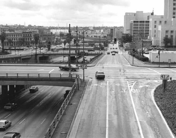 With the construction of the Santa Ana (US-101) Freeway, historic Aliso Street became a mere frontage road. 1988 photo by William Reagh, courtesy of the California State Library.