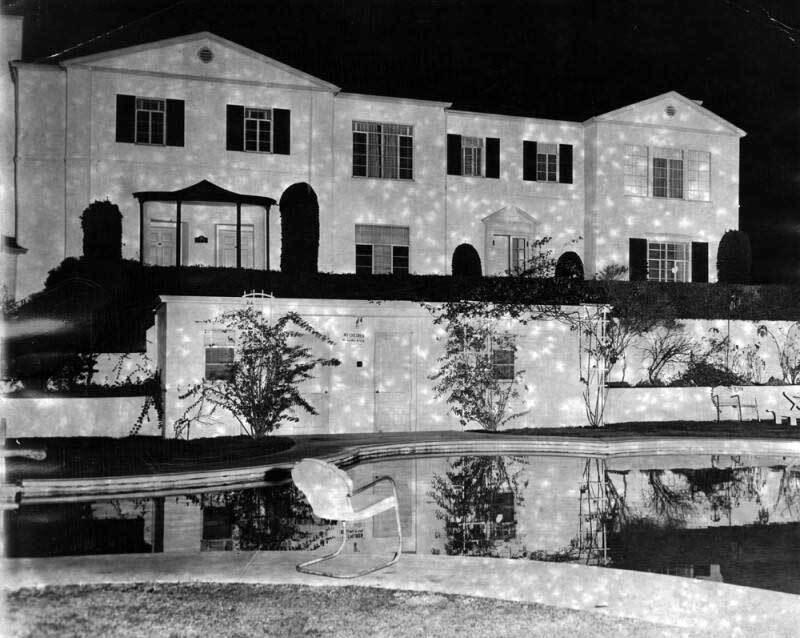 Sunset Plaza Apartments c. 1949 | Los Angeles Public Library Herald Examiner Collection