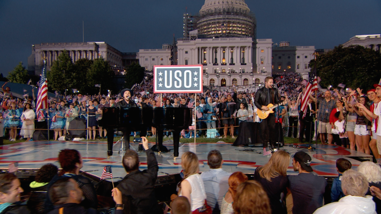 Gavin DeGraw Performs "Soldier"