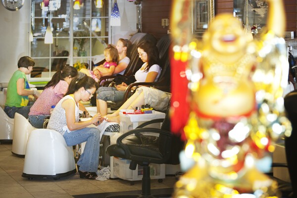 Ming Ming, Nga Pham, and Anna Nguyen toward the end of a long Friday. | Photo: Douglas McCulloh