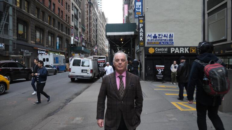 Daniel Barenboim: Conducting Change