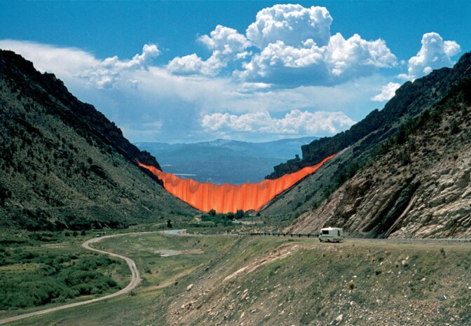 Valley Curtain, Rifle, Colorado, 1970-72. | Photo: Wolfgang Volz © Christo and Jeanne-Claude