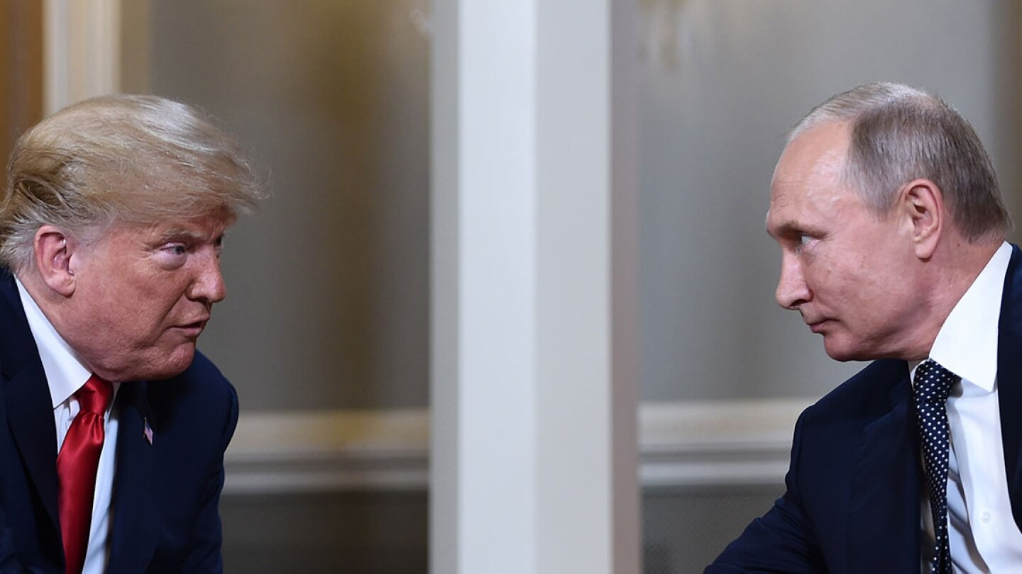 U.S. President Donald Trump (left) and Russian President Vladimir Putin (right) shake hands before a meeting in Helsinki, on July 16, 2018. | BRENDAN SMIALOWSKI/AFP/Getty Images)