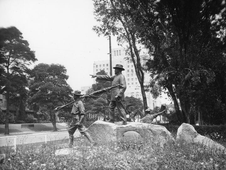 Otis sculptural group (side view)