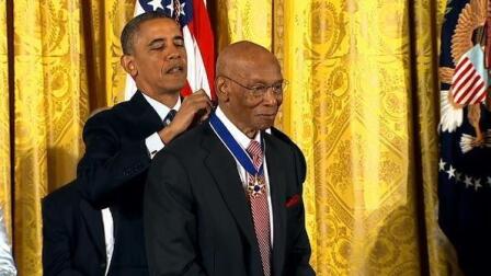 President Obama honors of 16 Americans with Medal of Freedom