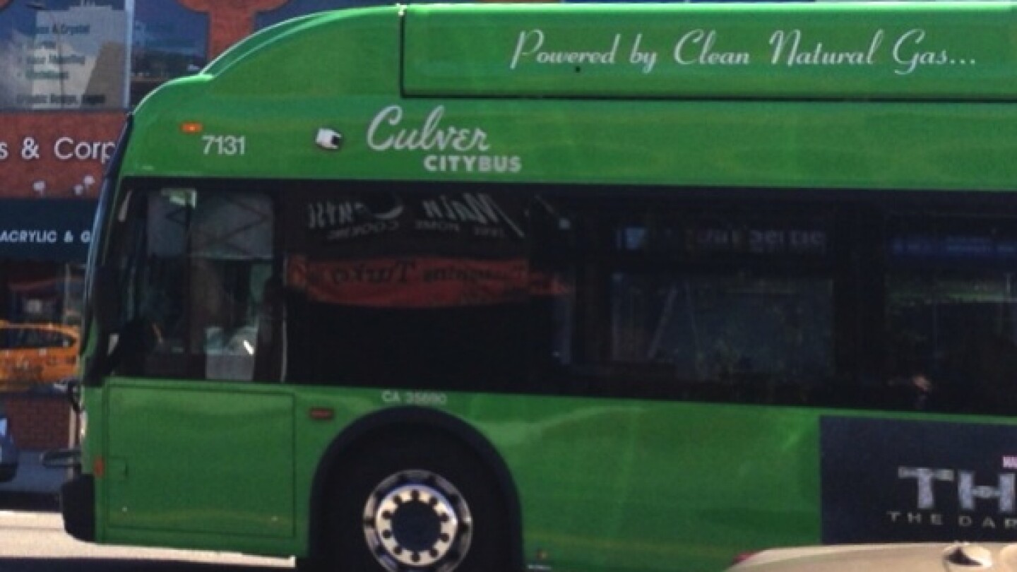 buses-fracking-clean-natural-gas-thumb-600x407-64050