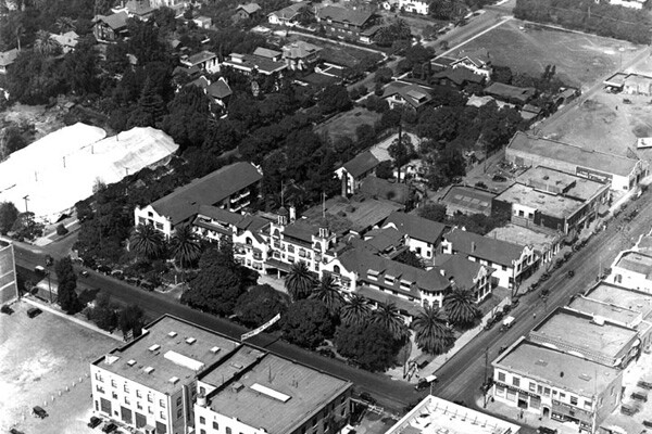 Aerial view of the Hollywood Hotel circa 1930 | Photo: Security Pacific National Bank Collection/LAPL