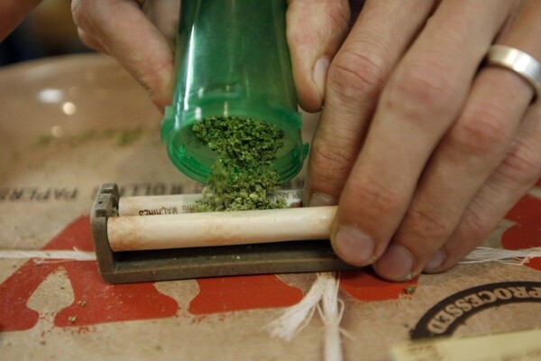 A budtender rolls a marijuana cigarette at Perennial Holistic Wellness Center medical marijuana dispensary in Los Angeles. | Photo: David McNew/Getty Images