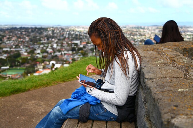 parks_and_technology_girl_with_smartphone_900.jpg