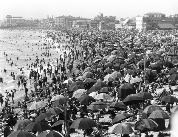Crowded day at Ocean Park beach in Santa Monica. From the USC Libraries' California Historical Society Collection.